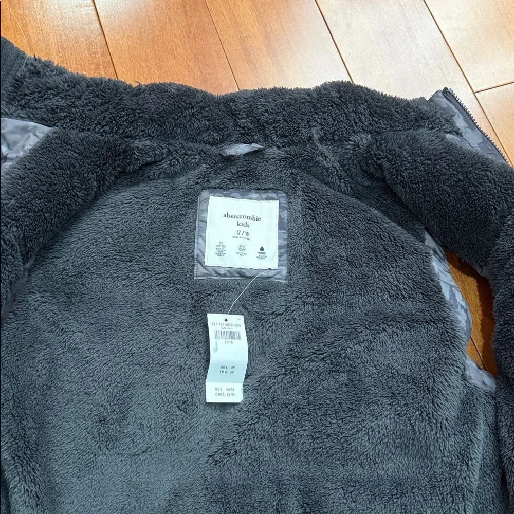 NWT Abercrombie Kids Gray Camo Puffer‎ Fleece Lined Vest Jacket Size 17/18